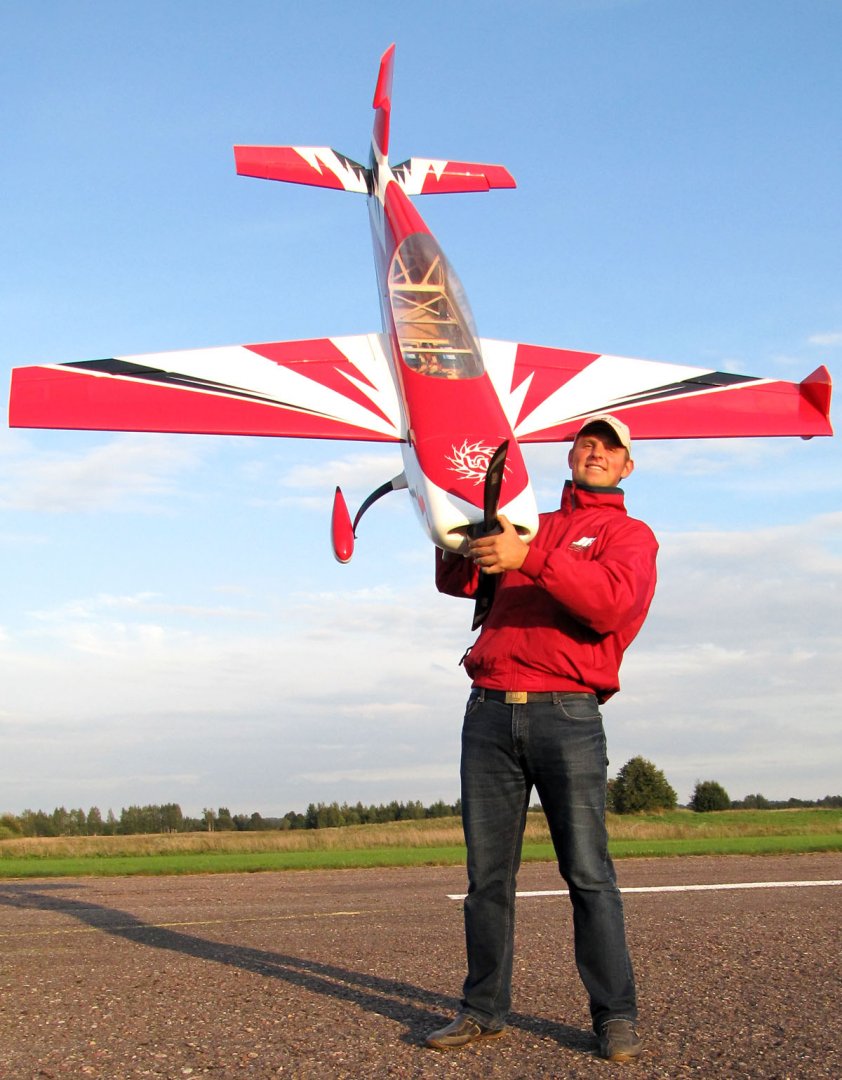 Extreme Flight RC 104 Extra 300 - Pauzuolis RC Shop